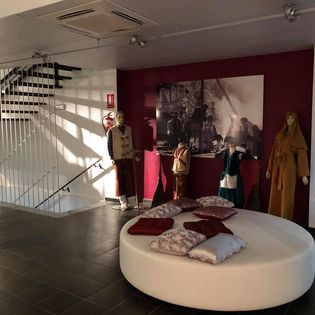 49596146_1839600349499382_129112274605441024_n